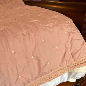 JCPenney HOME mauve/Pink Comforter tufted Bedspread Crochet Full/Queen LIKE NEW